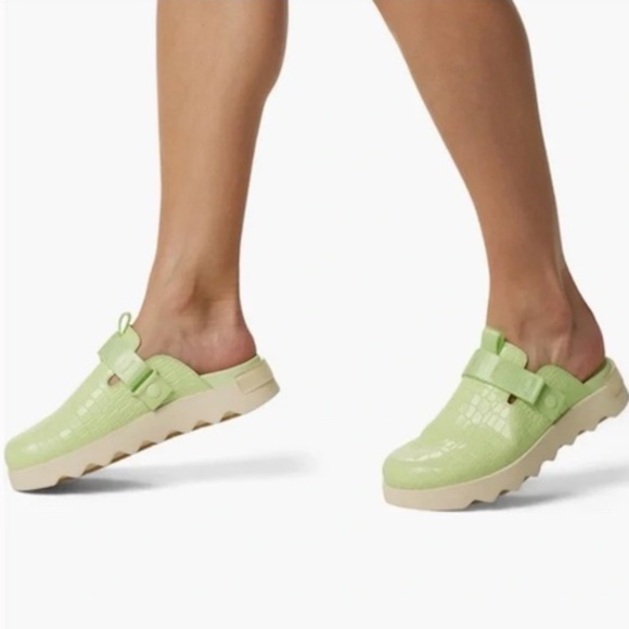 Sorel Viibe Slide On Clogs Luminous Lime Size 9.5 - Picture 2 of 13